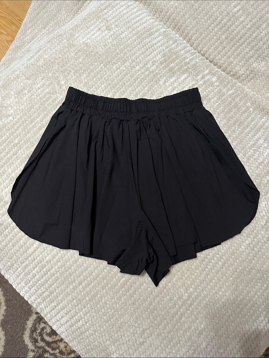 Love Tree Pants - Love Tree Black Elastic-Waist Flow Skort Shorts size medium